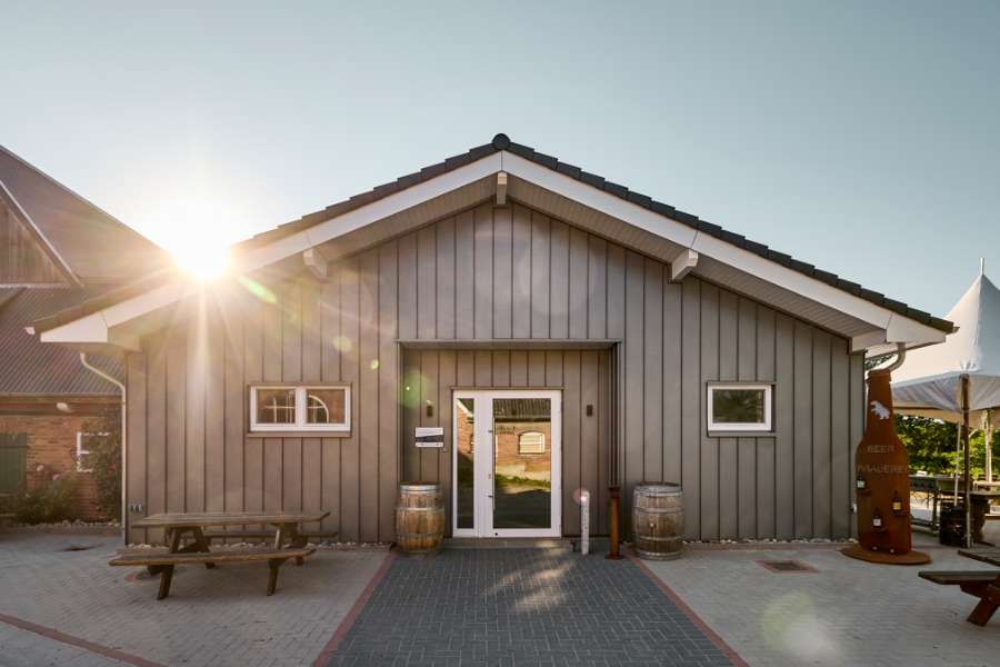 Prost auf frisches Bier und Stahlprofile!, Hauptstraße 4, 24637 Schillsdorf